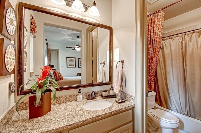 Building Photo - 7 Shearling Ct