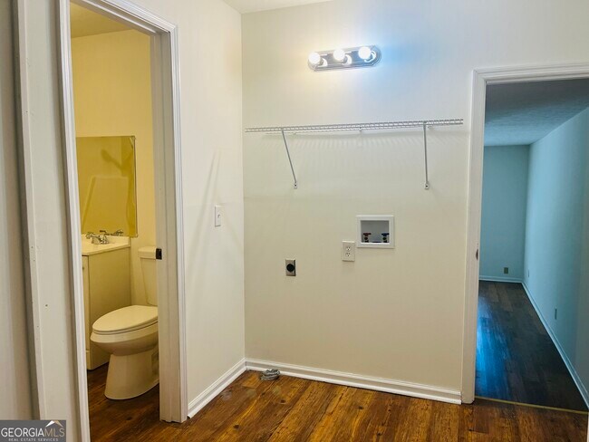 Building Photo - 45 Westgate Cir