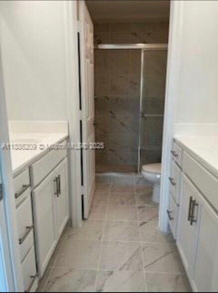 Building Photo - 6270 SW 47th Ct