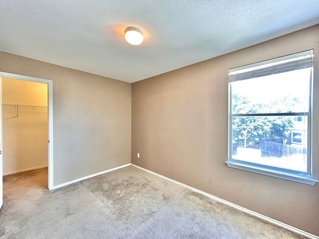 Building Photo - Nice 3BR/2.5BA Two-Story Home with 3-Car G...