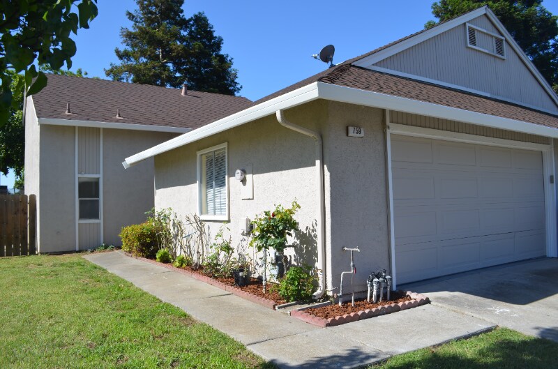 Primary Photo - 729 Valley Green Dr
