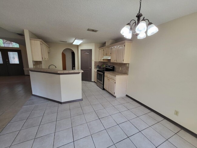 Building Photo - 1530 Serene Dr