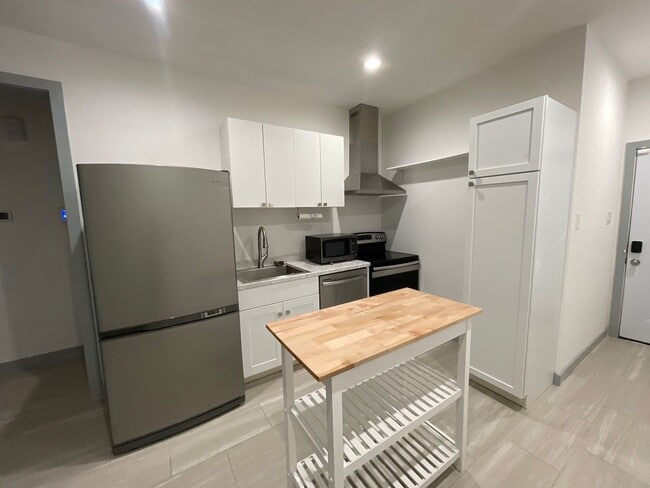 Building Photo - 5226 Ridgevan St