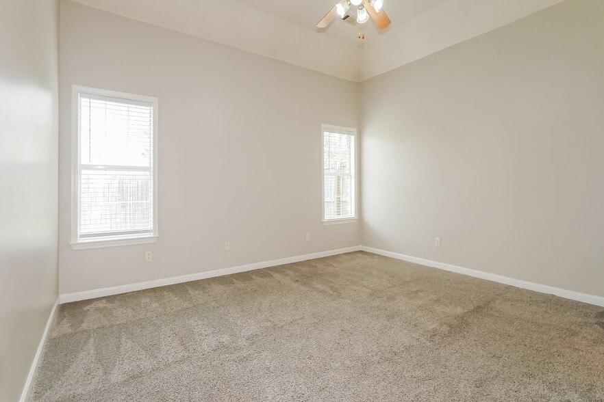 Building Photo - 10076 Sutton Ridge Ln