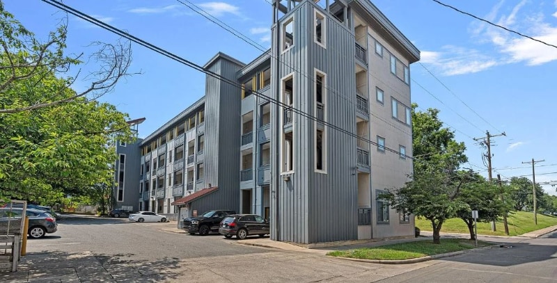 Building Photo - 532 W 10th St