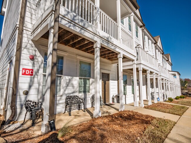 Building Photo - Rowandale