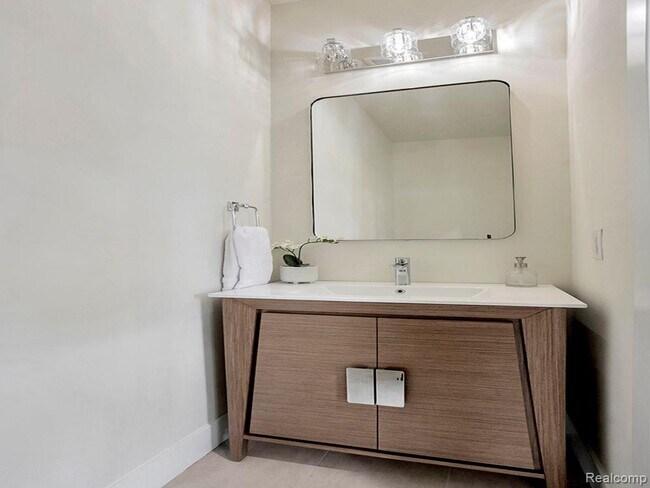 Building Photo - 741 Smart Town Dr