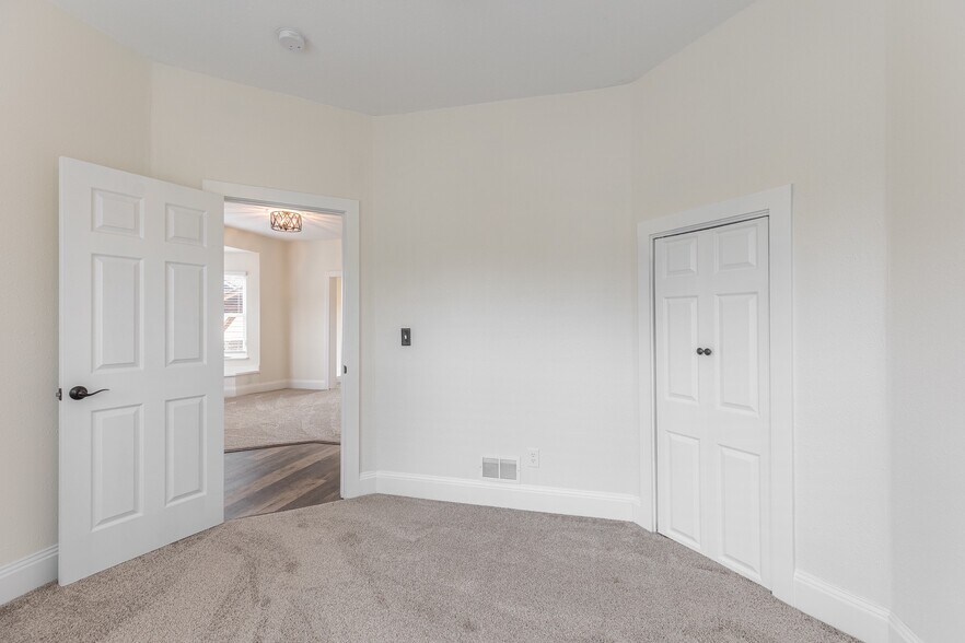 Room 1 - 1144 SE 85th Ave