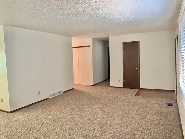 Building Photo - 3 Bed/2 Bath Ranch Style Home near Lake Lo...
