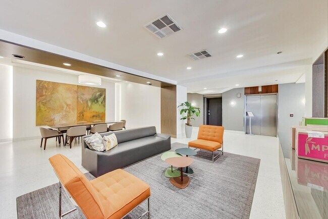 Building Photo - 165 N Canal St