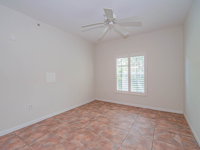 Building Photo - 5060 Fairways Cir