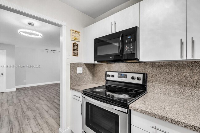 Building Photo - 1885 W 56th St