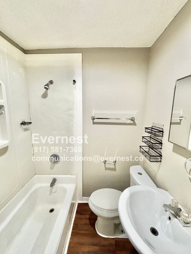 Building Photo - 3-Bedroom, 2-Bath Home with Front Patio in...