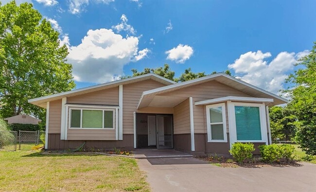 Building Photo - 1504 Meadow St