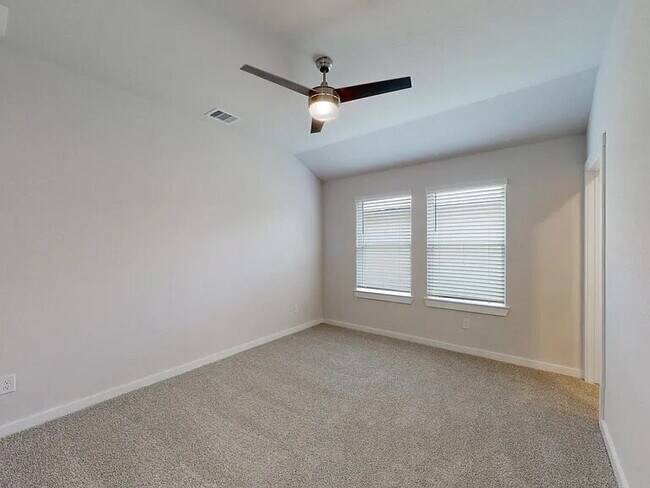 Building Photo - "Charming 3-Bedroom Retreat in College Station!"