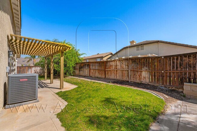 Building Photo - 27090 Adelanto Dr