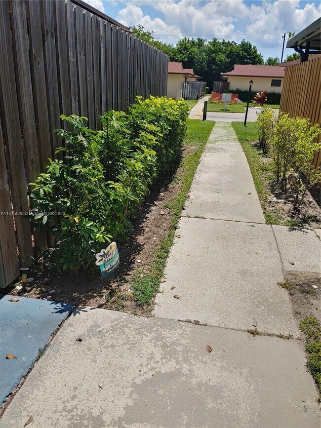 Building Photo - 4322 Woodstock Dr