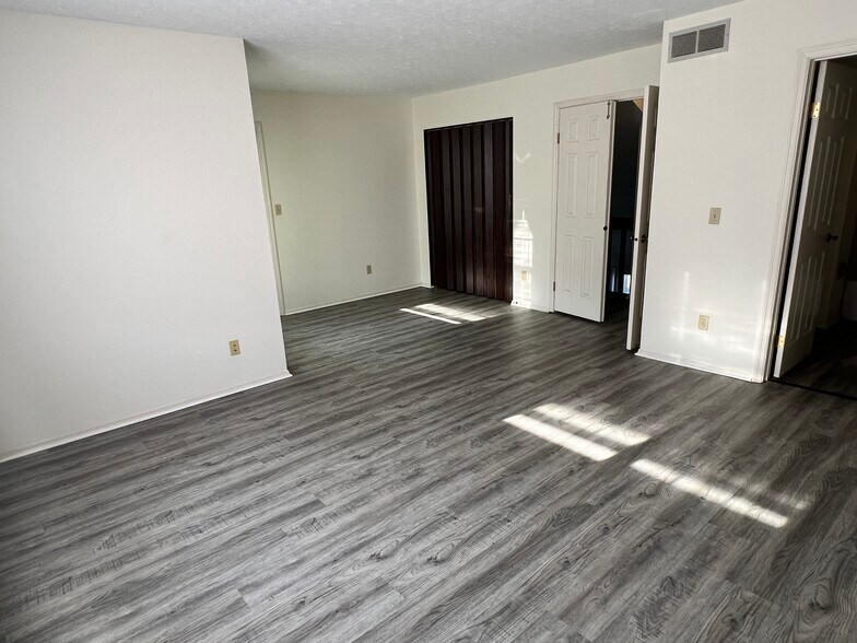 Building Photo - 2334 Raider Dr