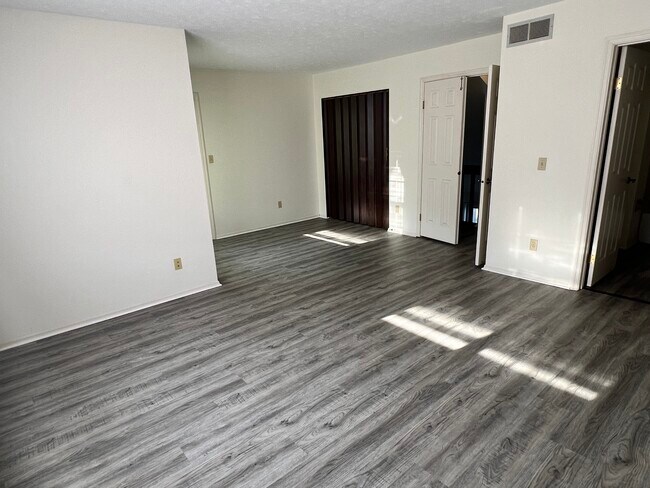 Building Photo - 2334 Raider Dr