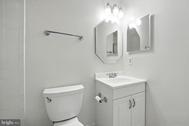 Building Photo - 18202 Macrae Ct