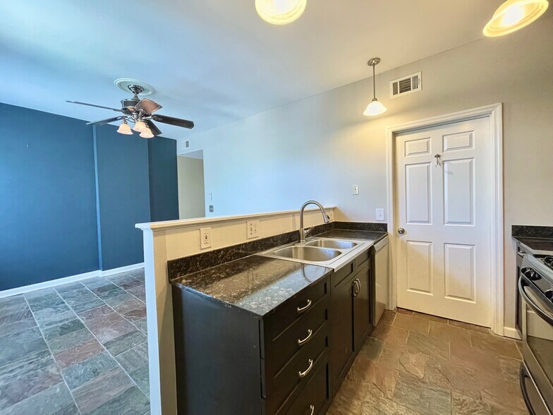 Building Photo - 4139 Castleman Ave 2W