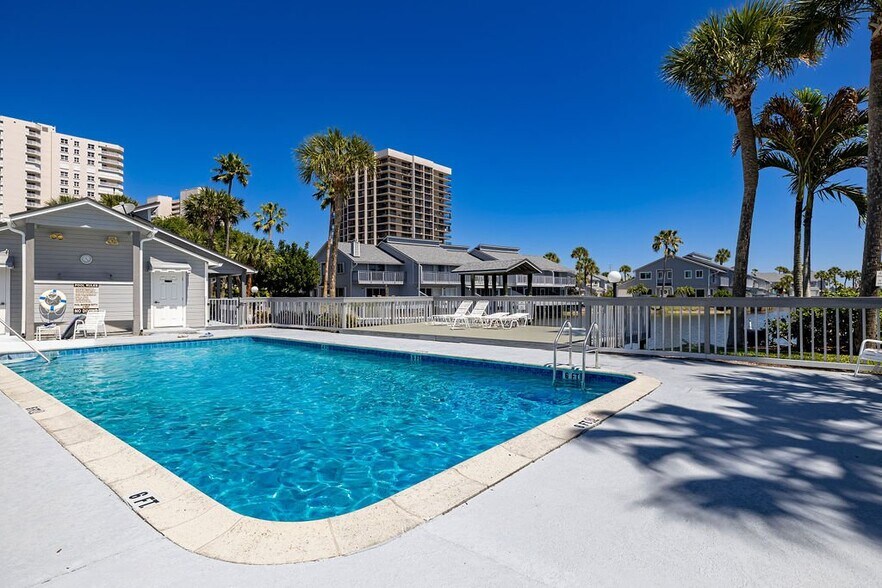Building Photo - 4949 N Hwy A1A