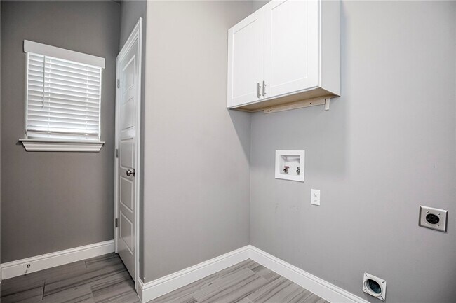 Building Photo - 1025 Kimball Ln