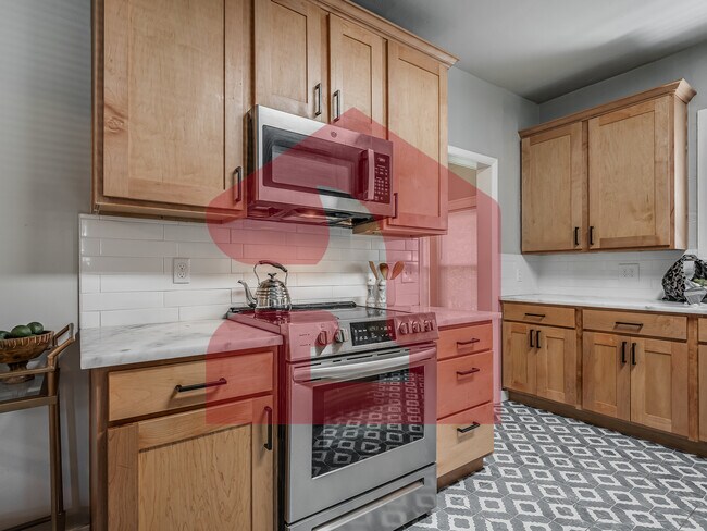 Building Photo - 1501 Gladstone Terrace