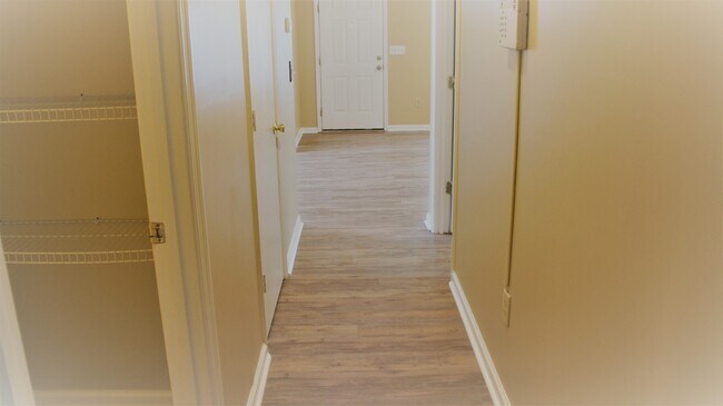 Building Photo - A Great Starter Home for rent Just For YOU!