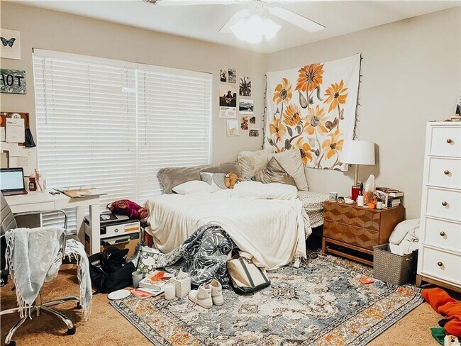 Building Photo - 410