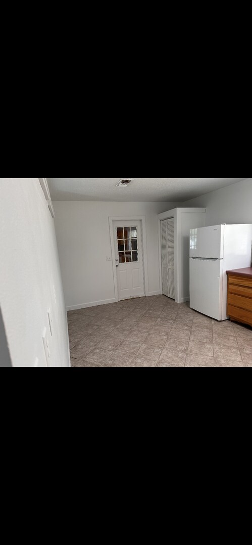 Building Photo - 3-Bedroom/ 1.5-Bath - Delightful Home in Fort Walton Beach - Great Location "A Must-See Home"