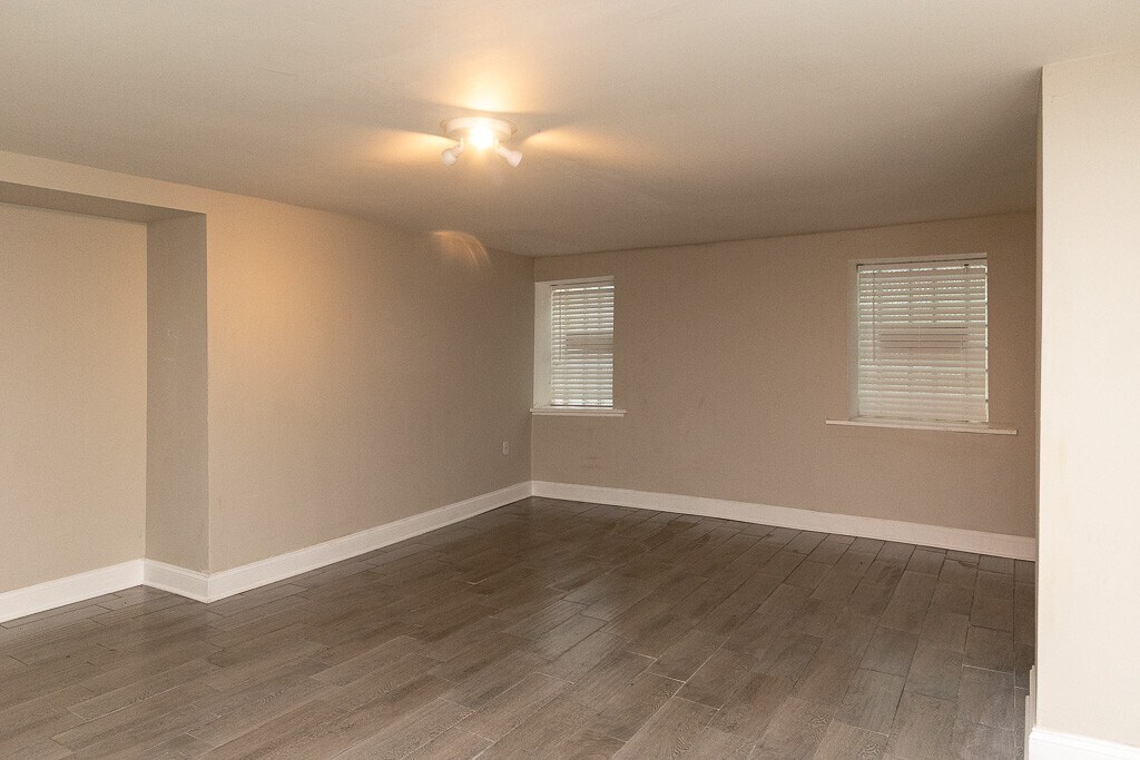 Building Photo - 1052 N Oakley Blvd