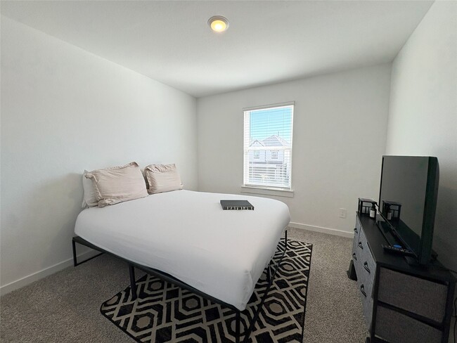 Building Photo - 2913 Crown Gate Dr