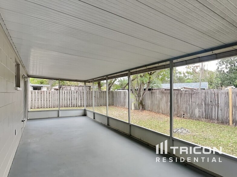 Building Photo - 405 Silver Hill Dr