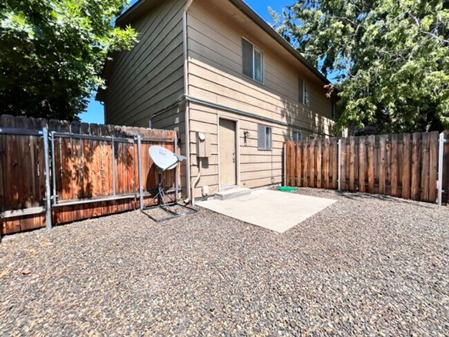 Building Photo - 6529 W Douglas St