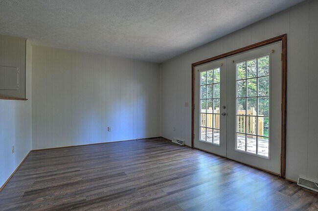 Building Photo - 409 Cypress St