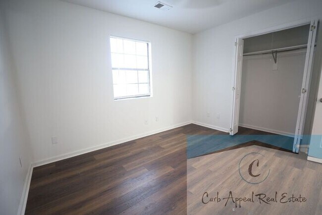 Building Photo - Beautiful 2 bed 1 bath house - Bono!