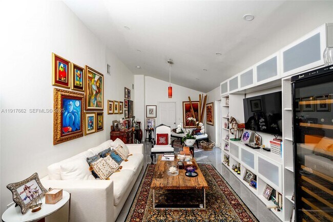 Building Photo - 1360 SW 16th St