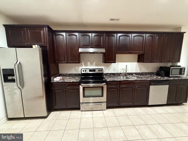 Building Photo - 4027 Bonnie Brae Ct
