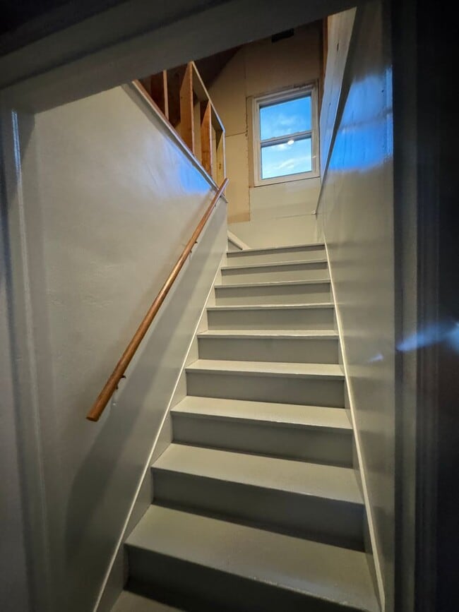 Building Photo - 3 bedroom, 2 bath House with 2 car detached garage