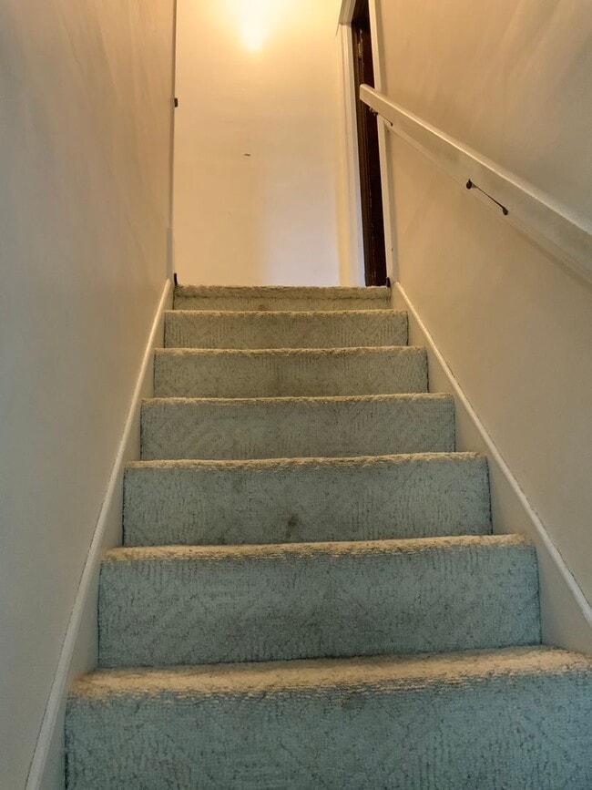 Building Photo - 2 Bed | 1 Bath Duplex