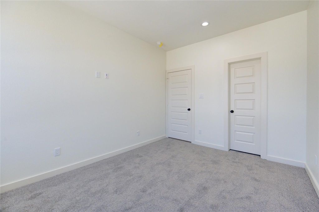 Building Photo - 2919 El Fenice Ln