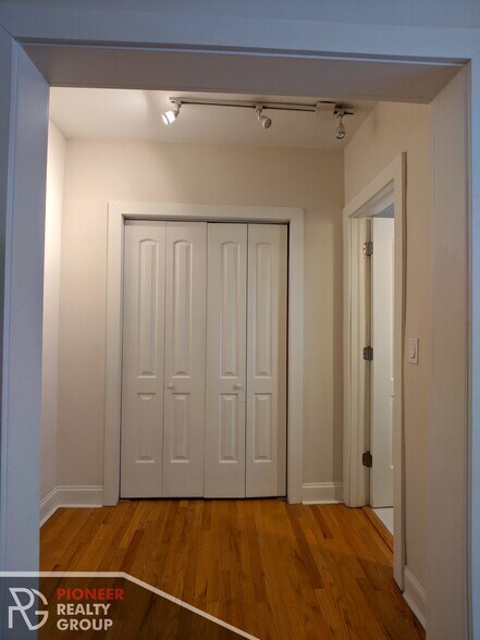 Building Photo - 618 W Patterson Ave