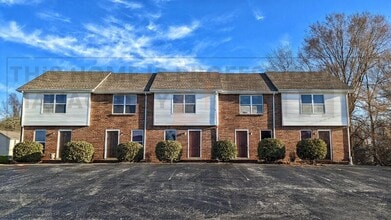 Building Photo - 1531 E Knollwood Cir