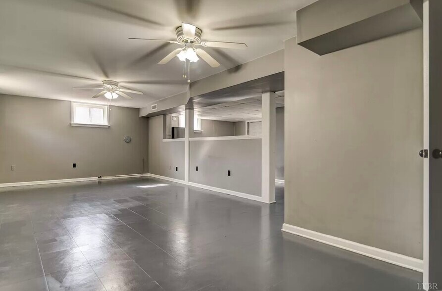 Building Photo - 246 Poor House Rd