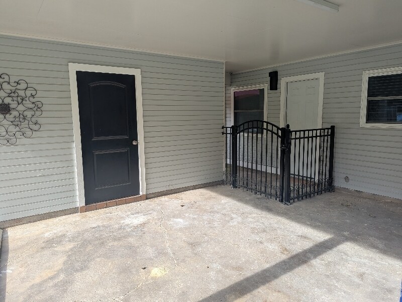 Building Photo - 13835 Marlin Ave