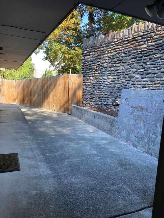 Building Photo - Johnson Duplex Apartments