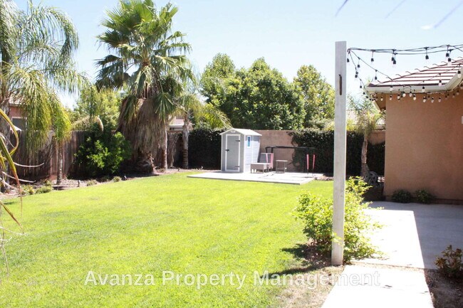 Building Photo - Home for Rent 4 Bed/2.5 Bath - 2,400 Sq Ft. Rent: $3,195/month Security Deposit: $3,295 Clovis Ea...