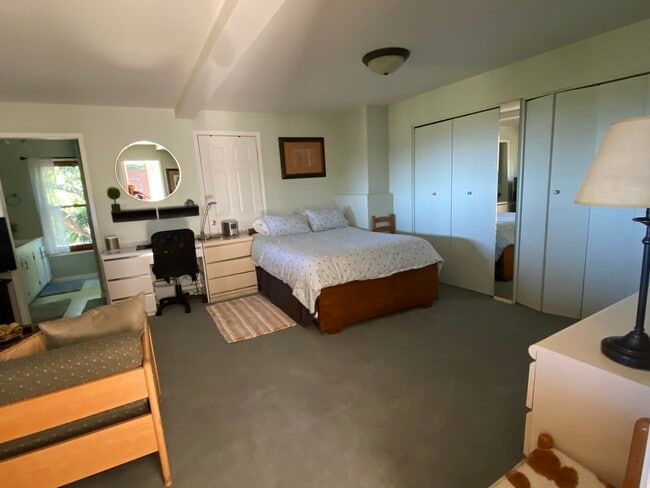 Building Photo - 819 Villa Vista St