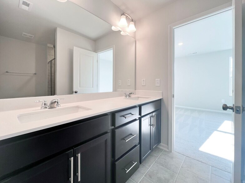 Building Photo - 1988 Rosedale Ridge Ave